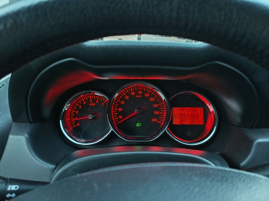 Duster 4x4 benzină (1.2 TCe) Laureate • Navi • Geamuri electrice