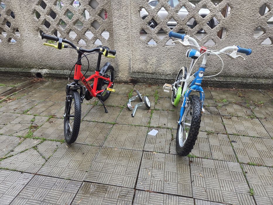 Vand o bicicleta 16 inch si set roti ajutatoare