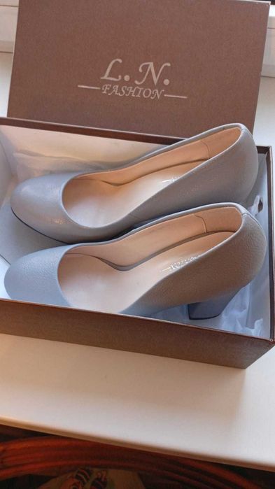 Туфли модельные на каблуках