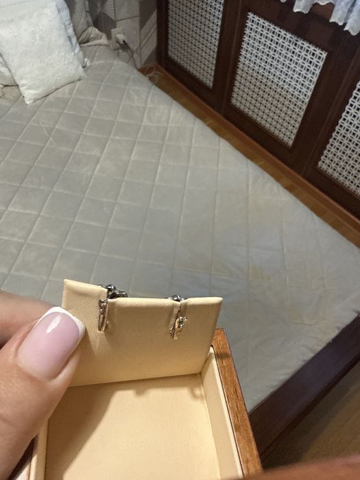 Продам серебрянные серьги Hello kity