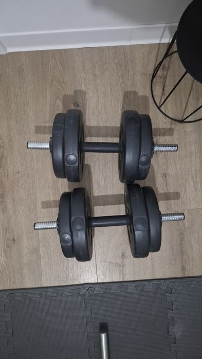 Set de 3 gantere: 2 de 2kg, 2 de 4kg si 2 de 9kg