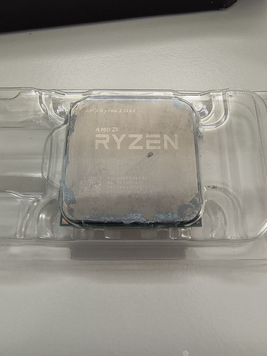 Ryzen 3 1200 с охладител Wraith Stealth