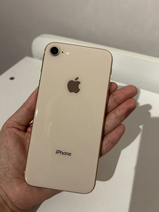 Продам ipone 8 64 гб