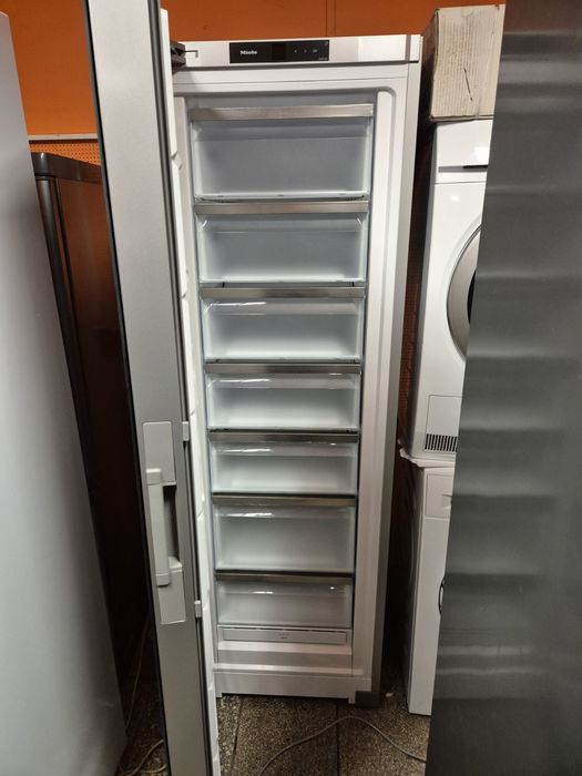 Фризер Миеле 2025г нов неизползван внос от Германия