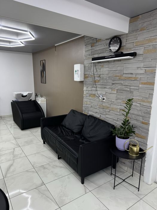 Post frizer /barber disponibil - Bartolomeu