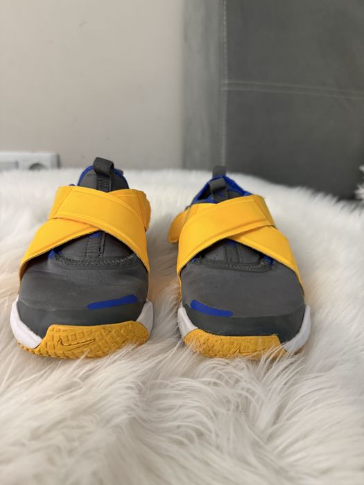 Маратонки nike размер 33