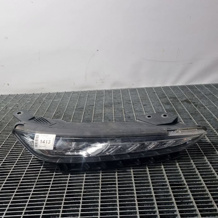 Far Dreapta Hyundai Kona I 2017 - 2020 SUV 4 Usi (1413) LED SEMNALIZARE + POZITIE