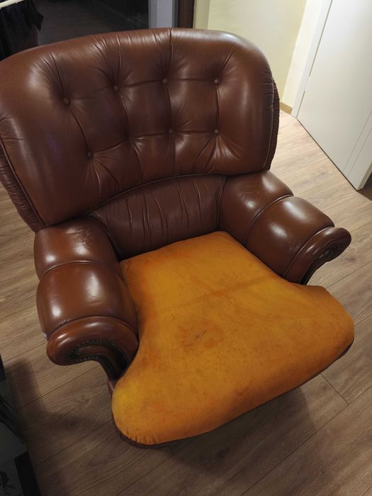 Комплект кожен диван + 2 фотьойла – класически стил, здраво качество