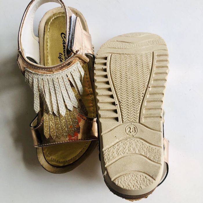 Сандалии на девочку