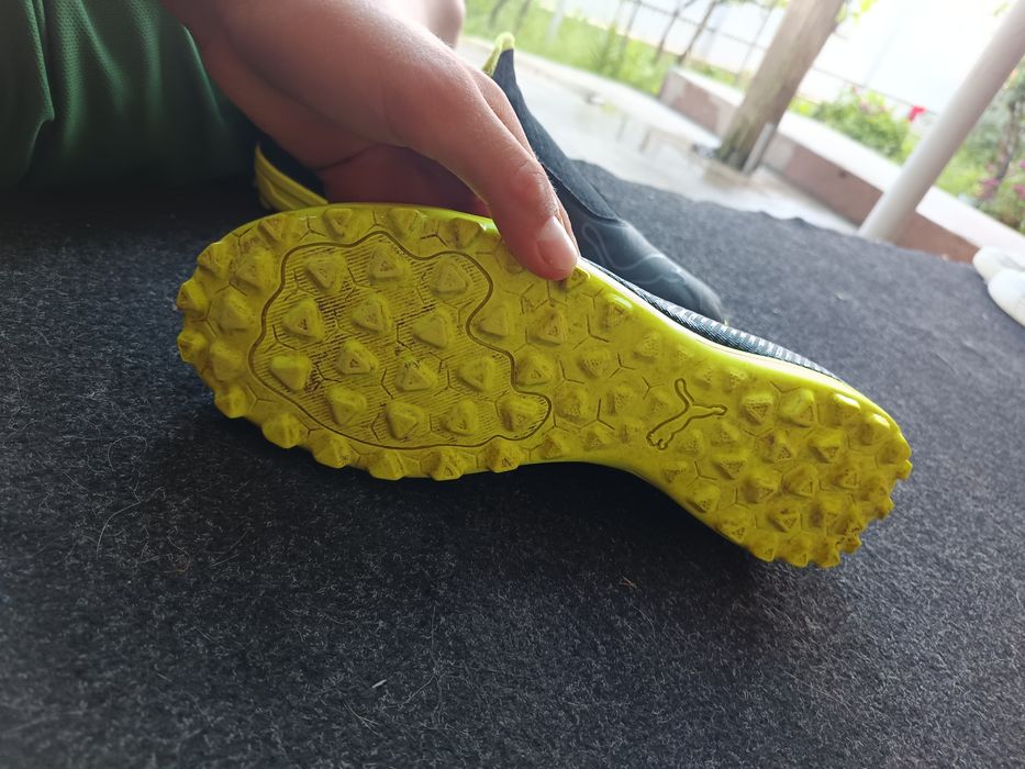 Ghete fotbal gazon sintetic Puma Finesse negru fluyellow