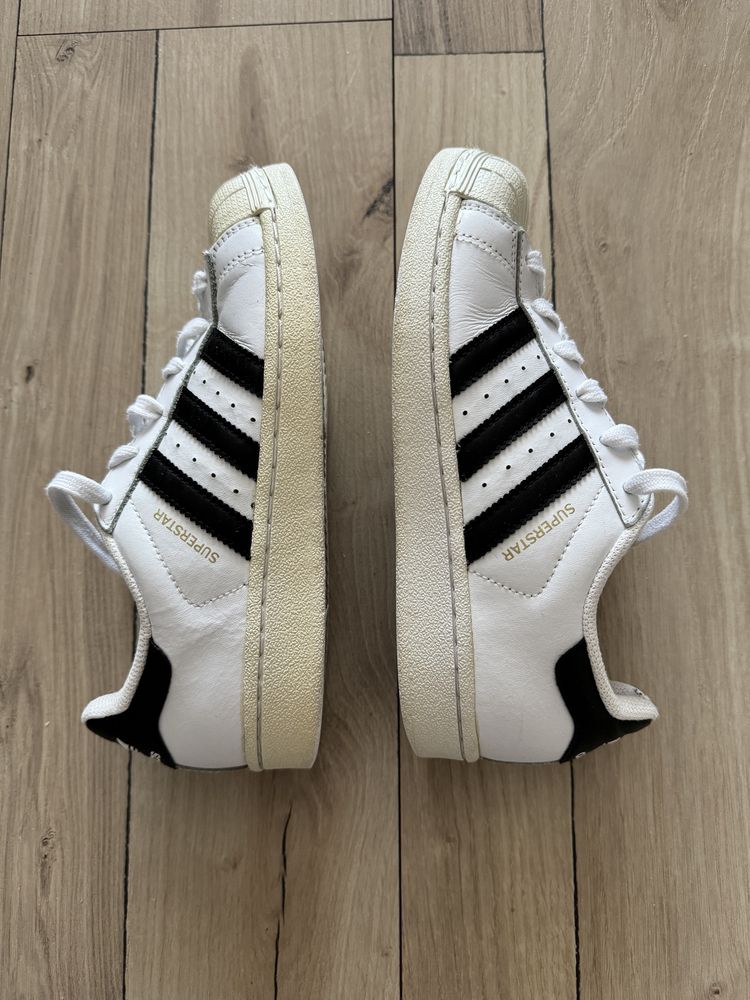Adidas Superstar alb negru marimea 35 5 Timisoara OLX.ro