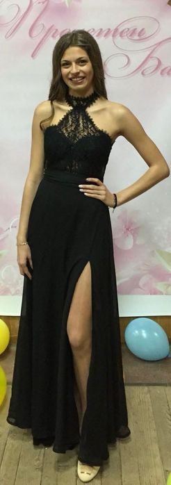 Дълга черна рокля