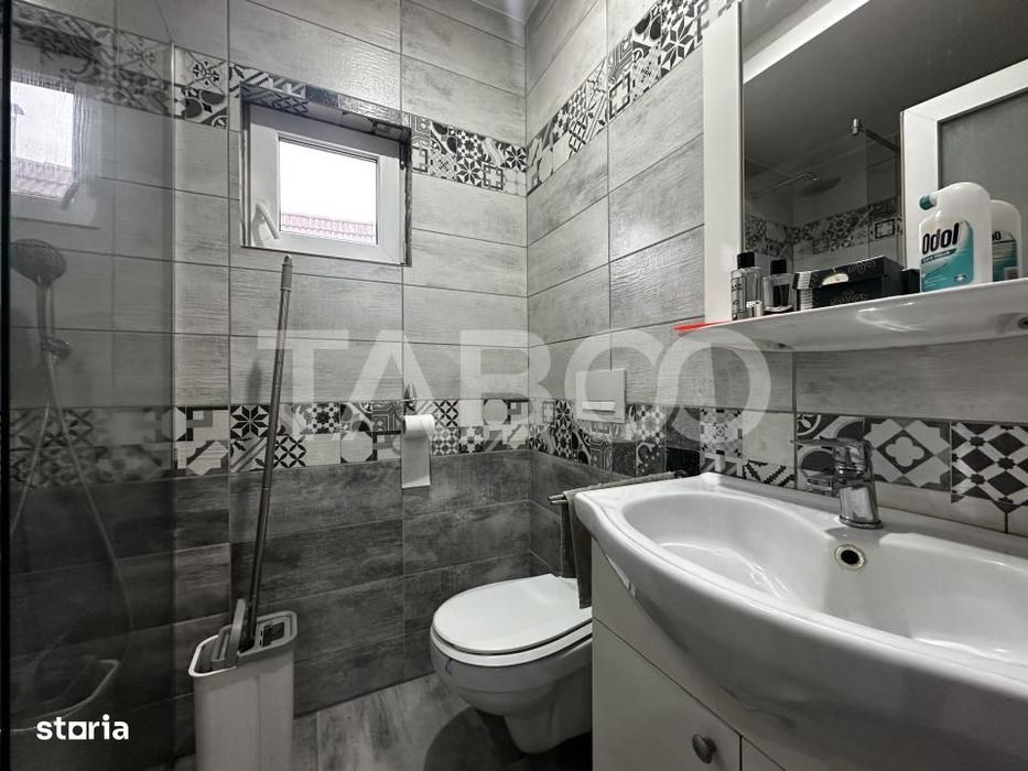 Casa individuala din 2 apartamente de vanzare formata si piscina
