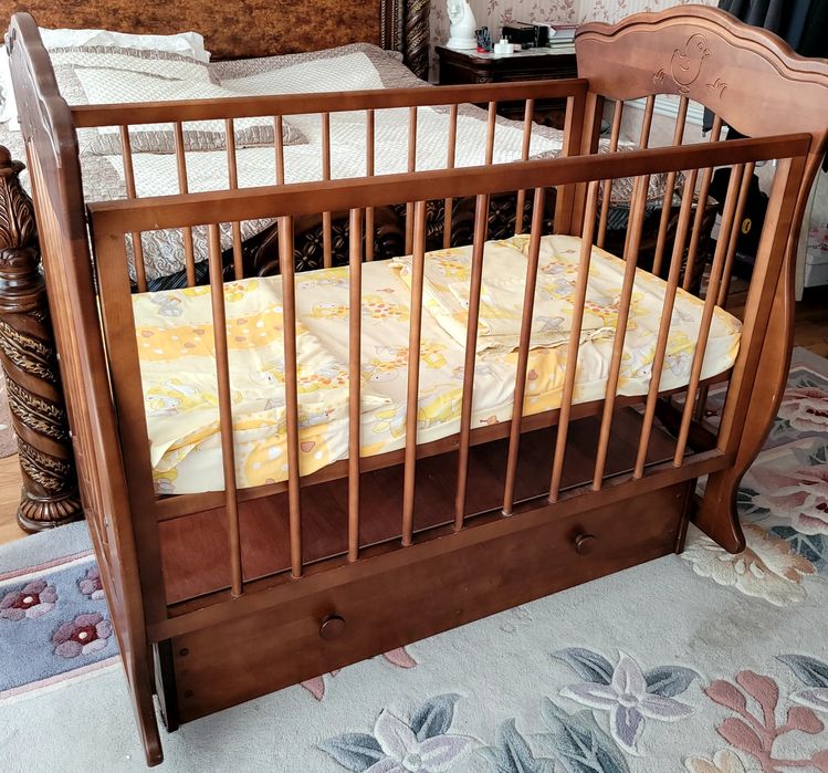 детская кровать  в отличном состоянии