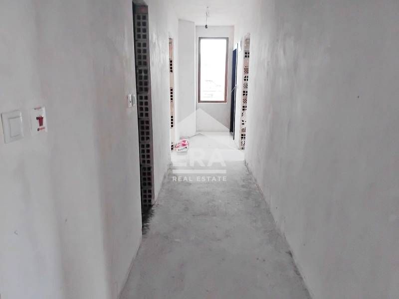 Просторен  три спален апартамент в готова сграда с включено парко мяст