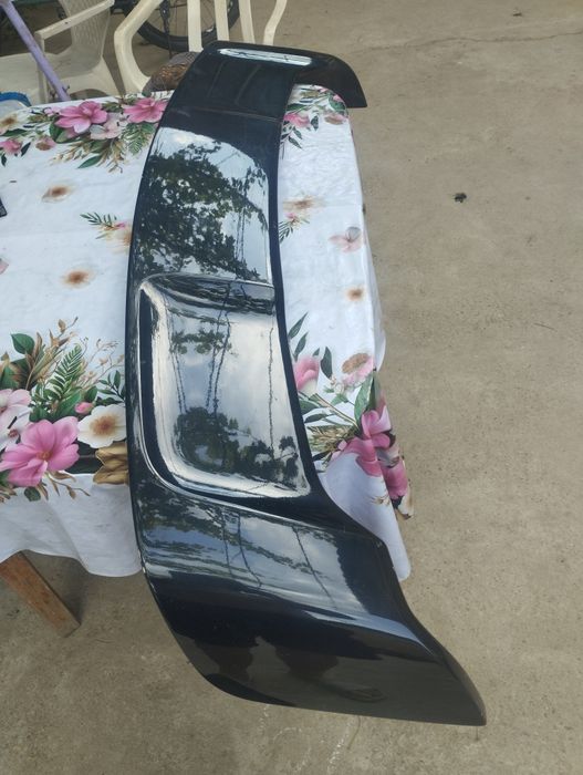 Продам сполер на багажник авто