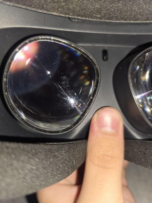 Oculus Quest 2 funcționează perfect, fără stick drift si accesorii