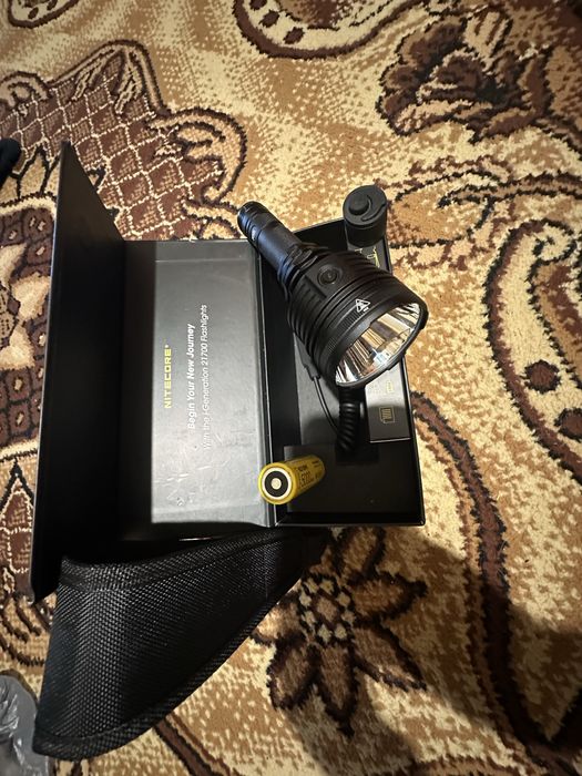 Lanterna Nitecore P30i