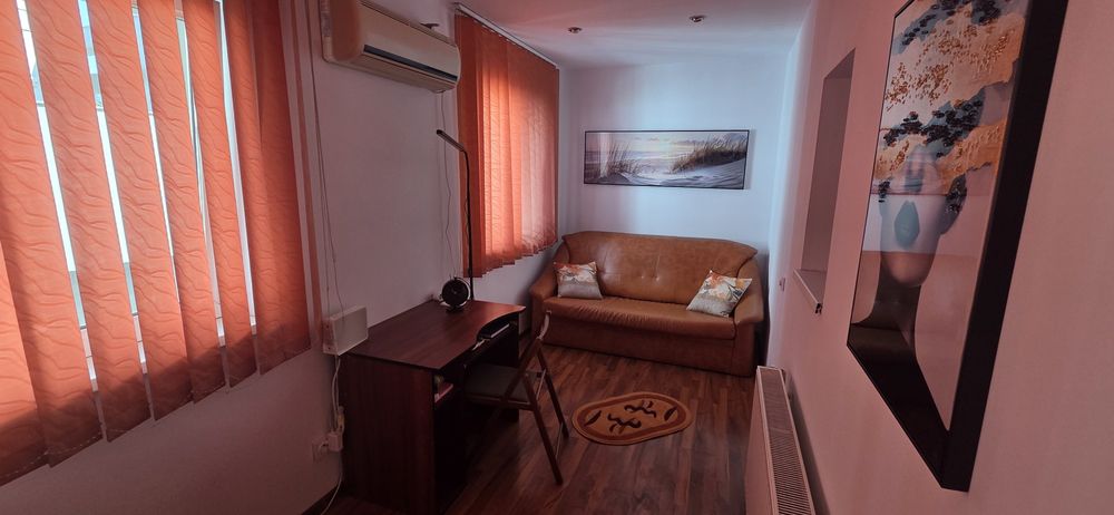 Închiriez garsoniera