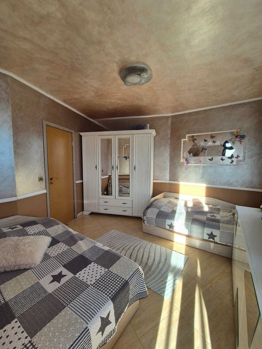 Продавам тристаен апартамент с гледка към Витоша