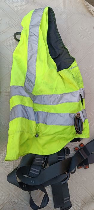 Vestă de siguranță Fall Safe și echipamente alpinism utilitar
