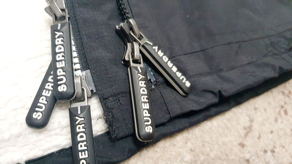 Geaca Superdry Wind attacker dama gluga blana primavara