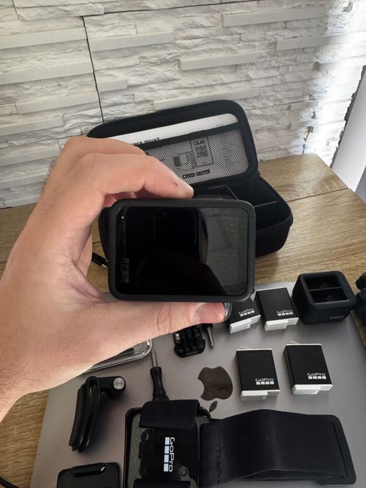 Vand GoPro Hero 11 Black + kit + 4 baterii 100%