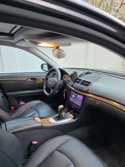 Mercedes-Benz E220 CDI Avangarde – 2005 – Stare excelentă