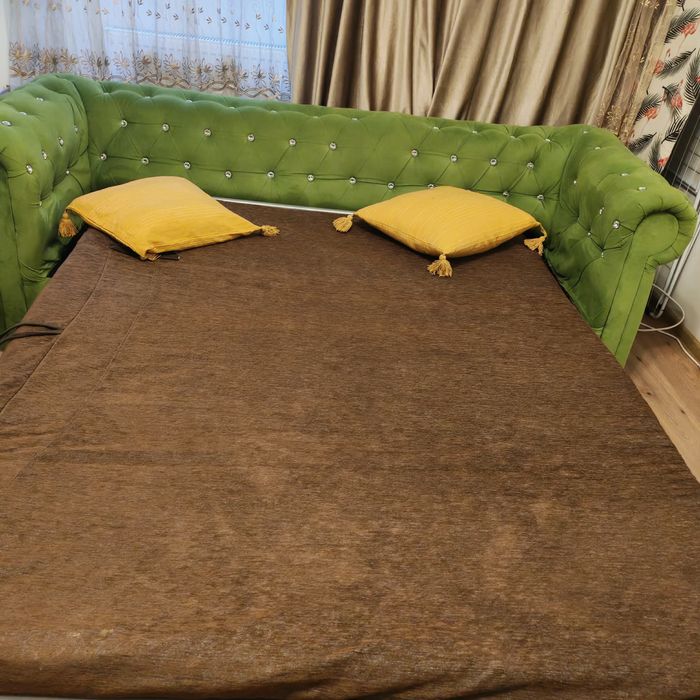 Canapea Chesterfield 3 locuri din catifea verde cu cristale