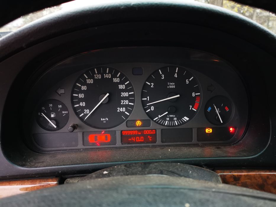 BMW E39 520I на части