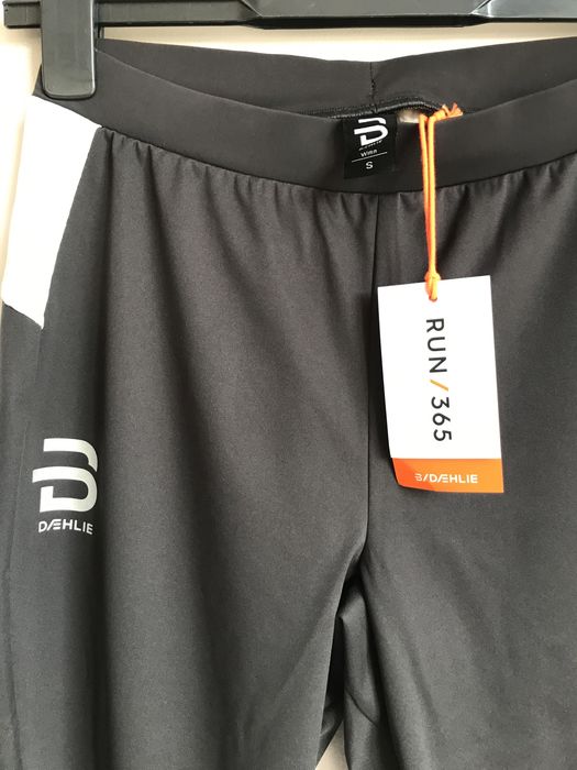 Pantaloni alergare Daehlie măsura L noi
