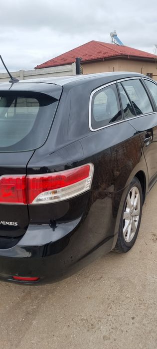 Hayon toyota avensis t27