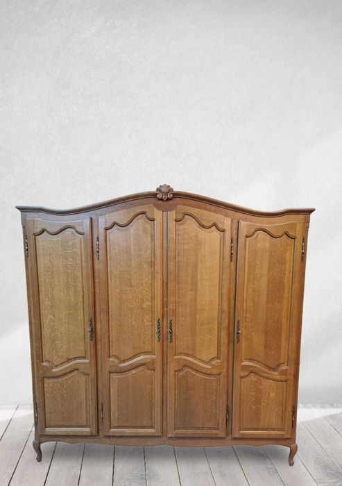 Четирикрилен гардероб от дъбов масив в стил "ЛУИ XV"