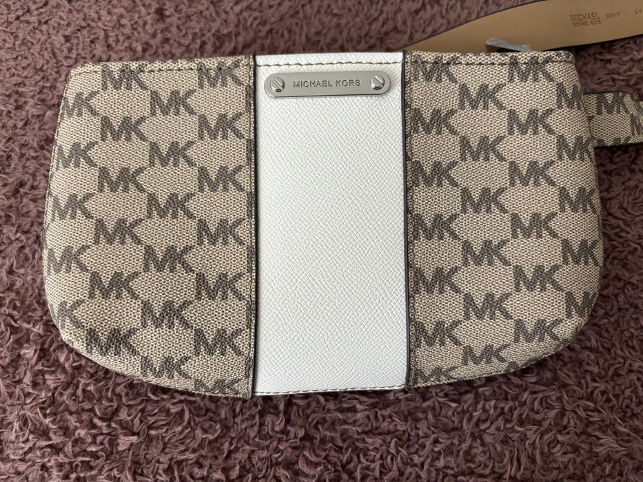 Оригинална чантичка за кръст на Michael Kors