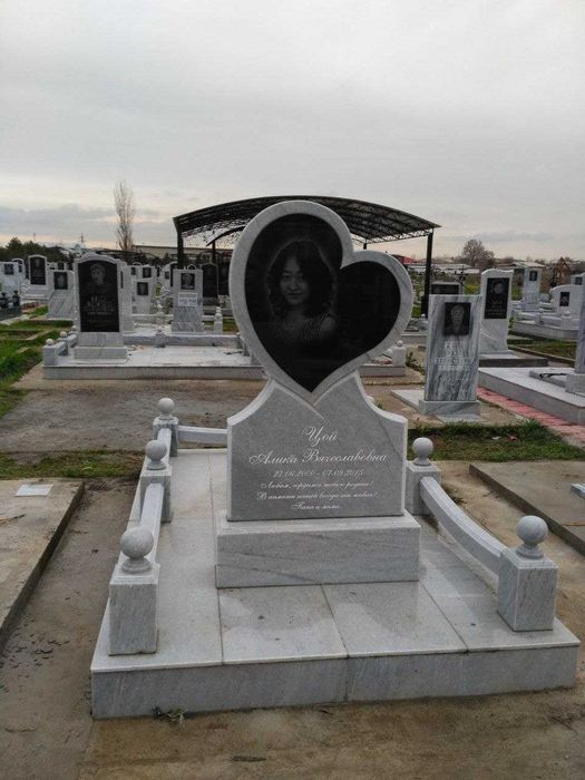 Памятники из мрамора и гранита