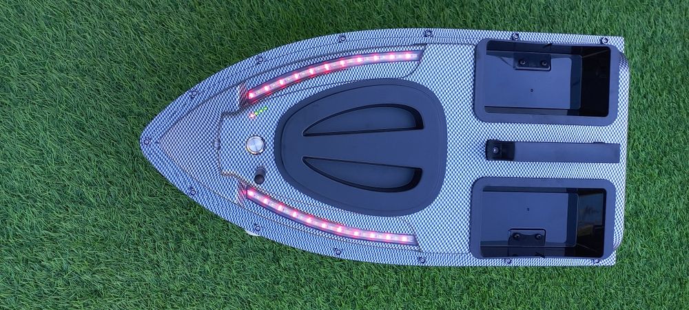 Лодка  за захранка V 900-GPS