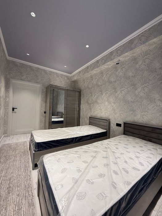 Dehqon bozor oldida 3 xona 80 kv 105 000$