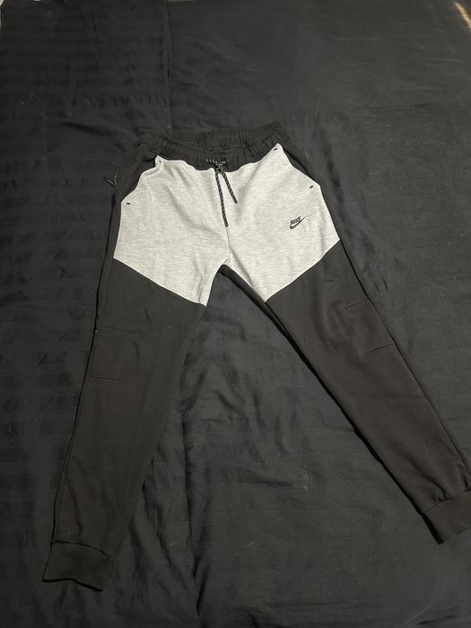Pantaloni Nike tech negru cu gri