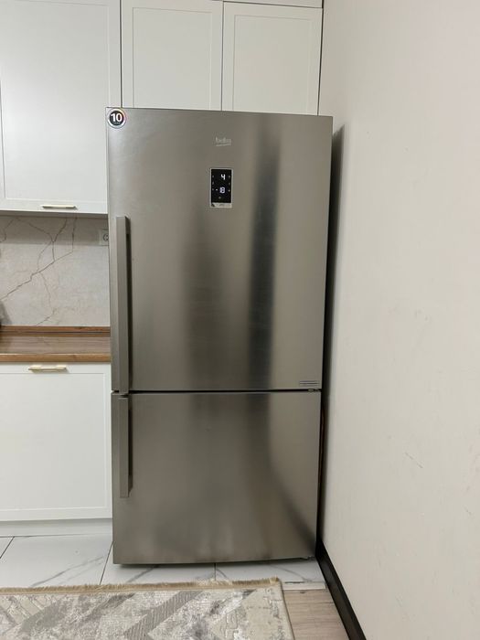 Срочно Продам большой холодильник 84см