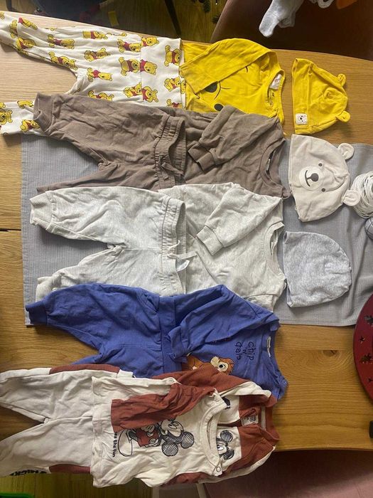 Set bebelus H&M marimea 62 (body, pantaloni, trening)