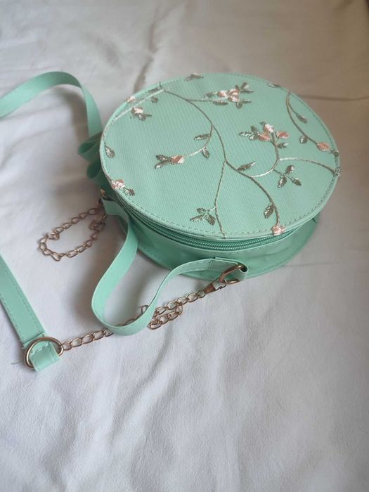 Нова дамска кръгла зелена чанта през рамо с дантела