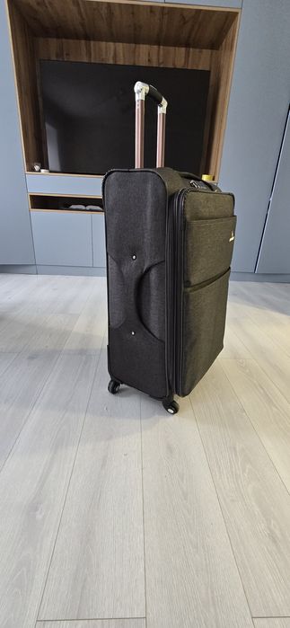 Продам чемодан 32/23 L M