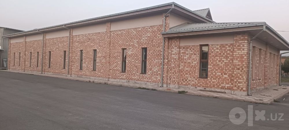 Участок Янги Хает  3Га,за 1сотку 42тыс $.На земле имеются постройки.