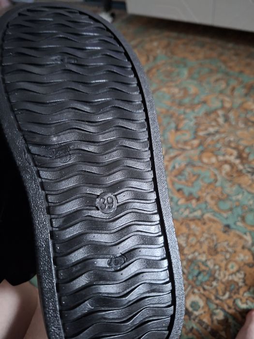 Продам уги новая