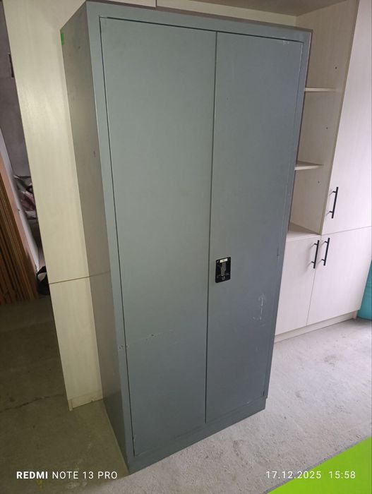 Продам железный шкаф стеллаж