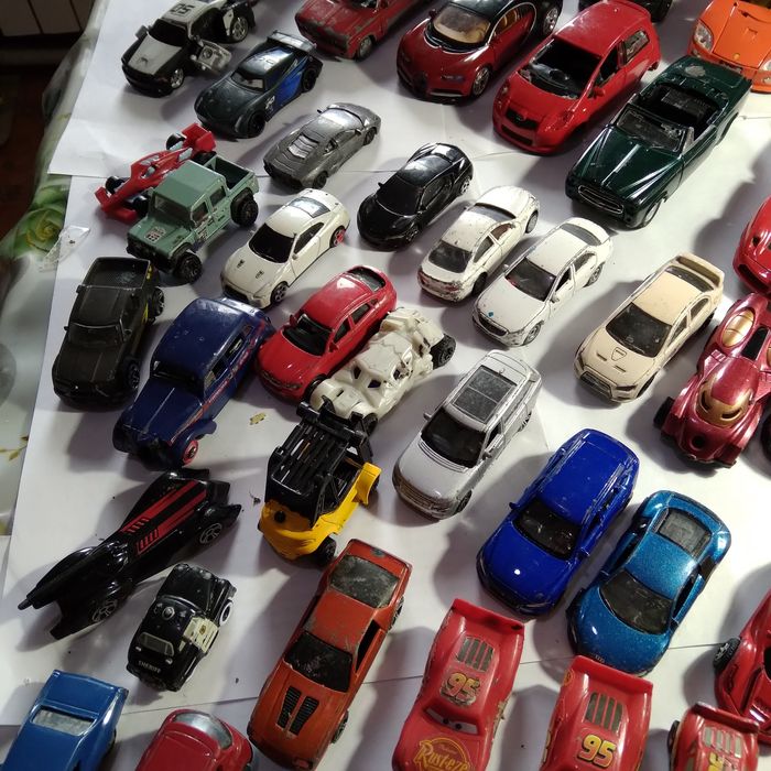 Продам модельки машинок