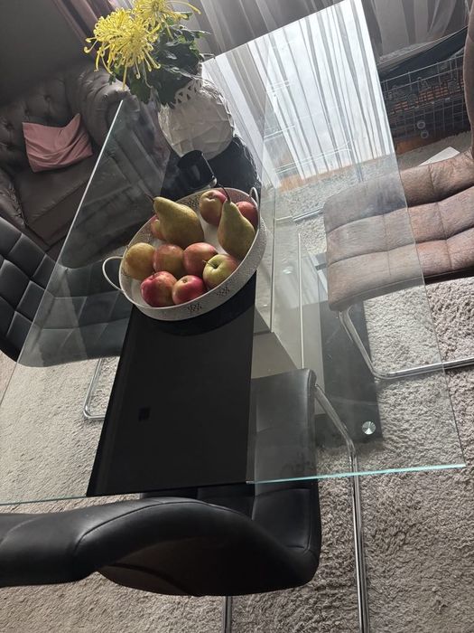 Трапезна маса стъкло