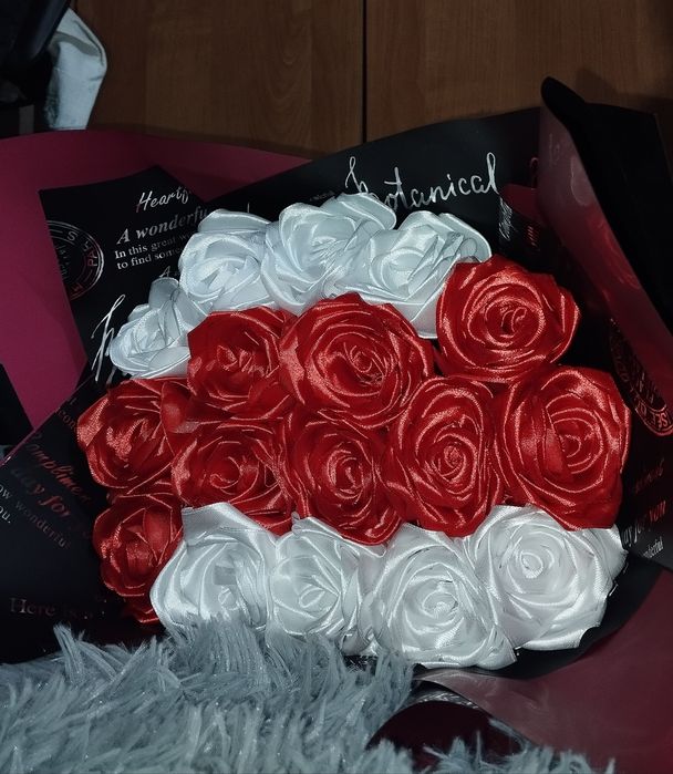 готовый букет из атласной ленты