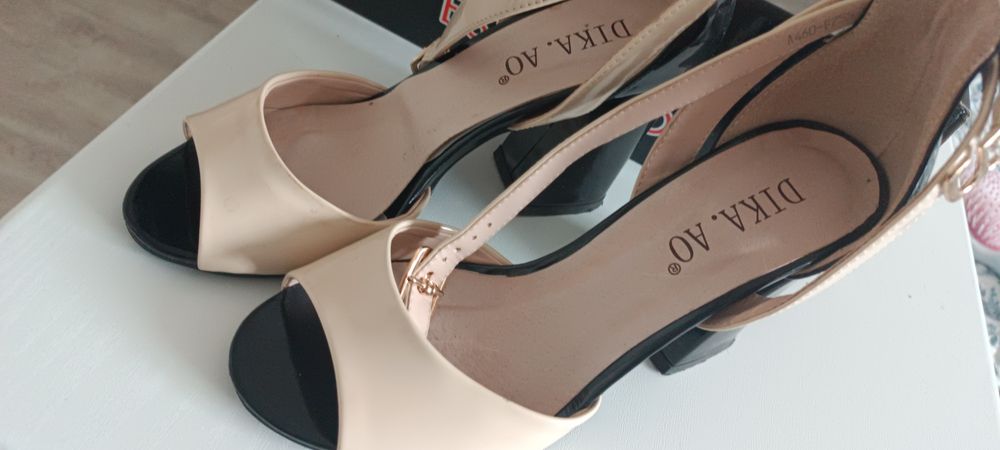 Продам женскую обувь размер 35