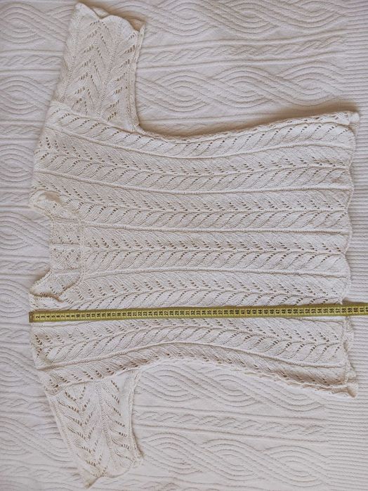 Продавам ръчно плетен на ръка дамски комплект - блуза и пола